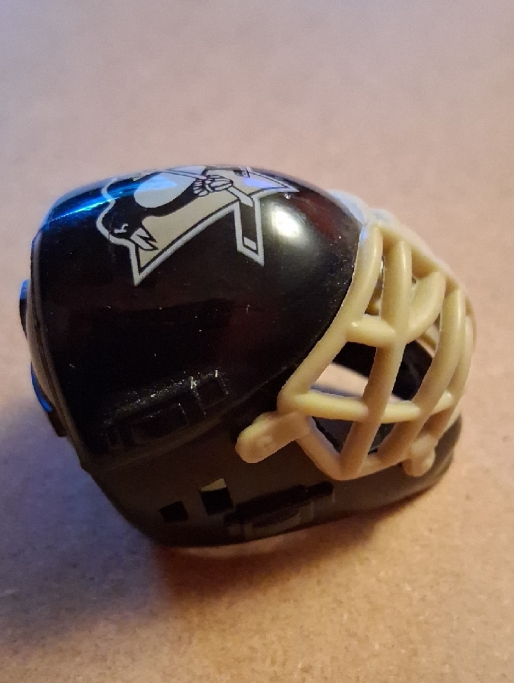 Pittsburgh Penguins Mini Hockey Goalie Helmet - Black - Picture 2 of 6